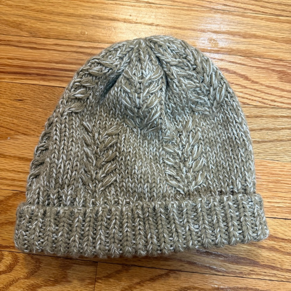 GAP Beige and White Knit Beanie